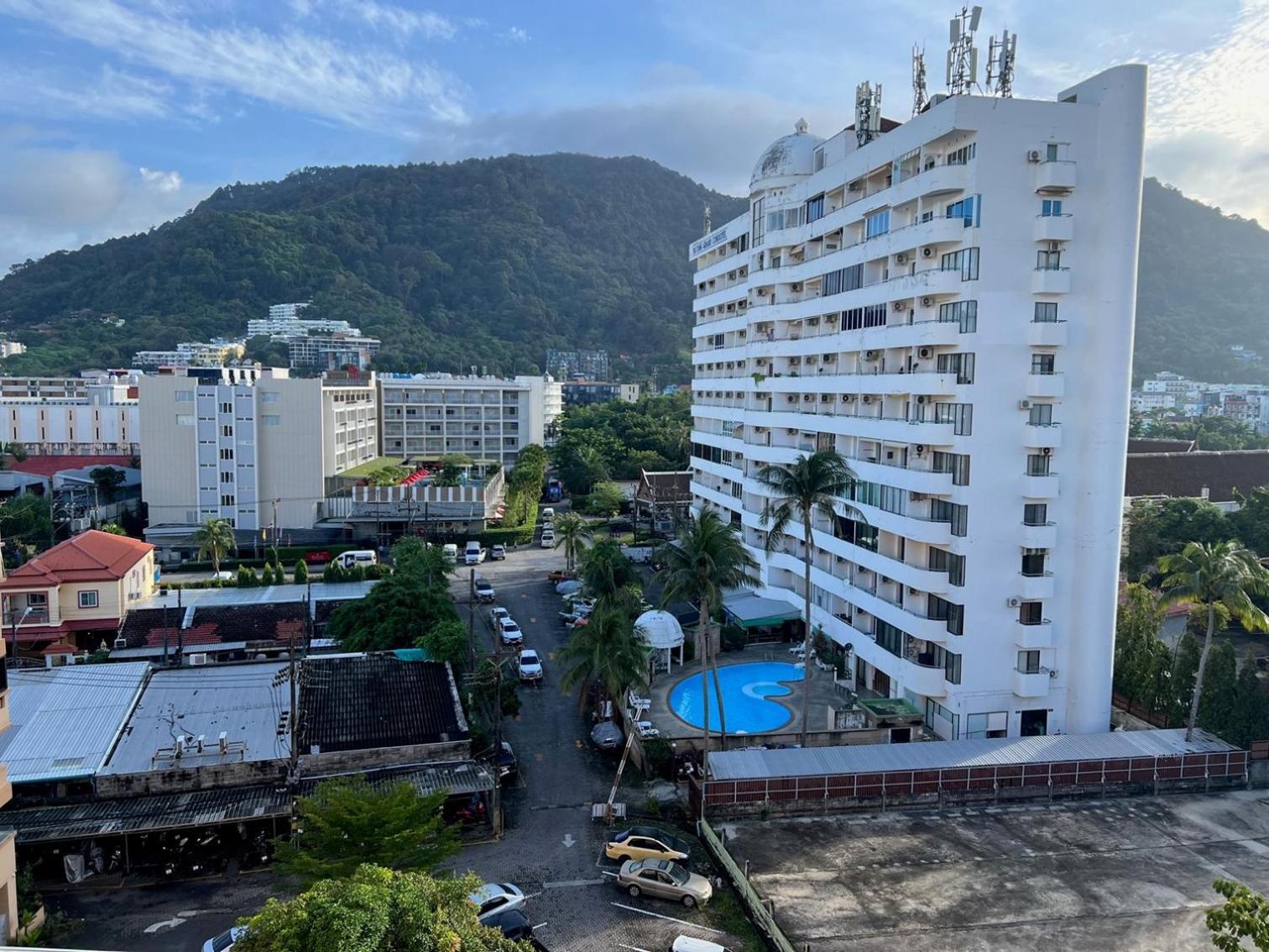 Private Modern Apartments By Patong Vacation Rentals Located In The Heart Of Patong, Walking Distance To The Beach, Kitchen, Private Bathroom, Seating Area, 65" Smart Tv With Free Wifi Εξωτερικό φωτογραφία